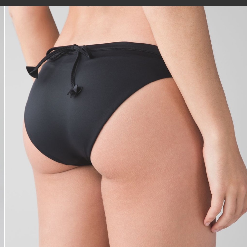 Lululemon reversible Suns out bikini bottoms 10?